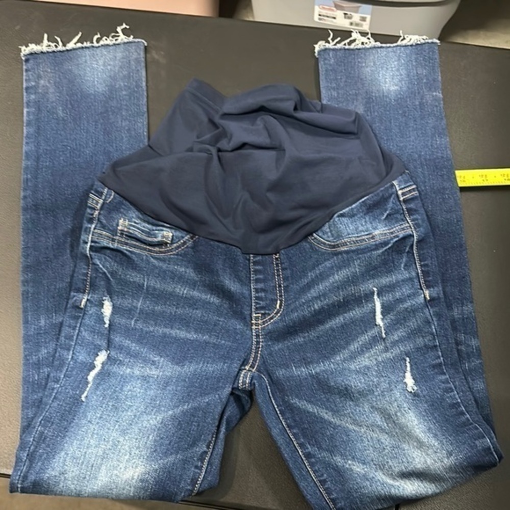 542.  Blue Denim distressed Maternity frayed hem Jeggings size smalll
